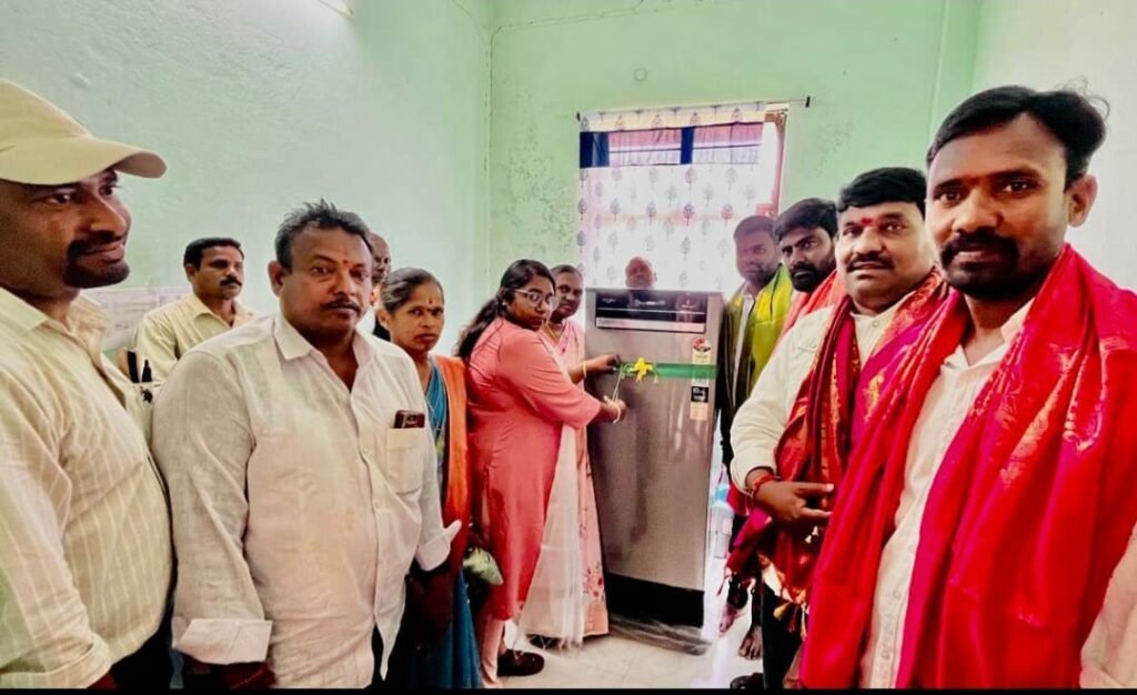 ఏర్గట్ల ప్రాథమిక ఆరోగ్య కేంద్రానికి ఉచితంగా ఫ్రిడ్జ్ అందజేత