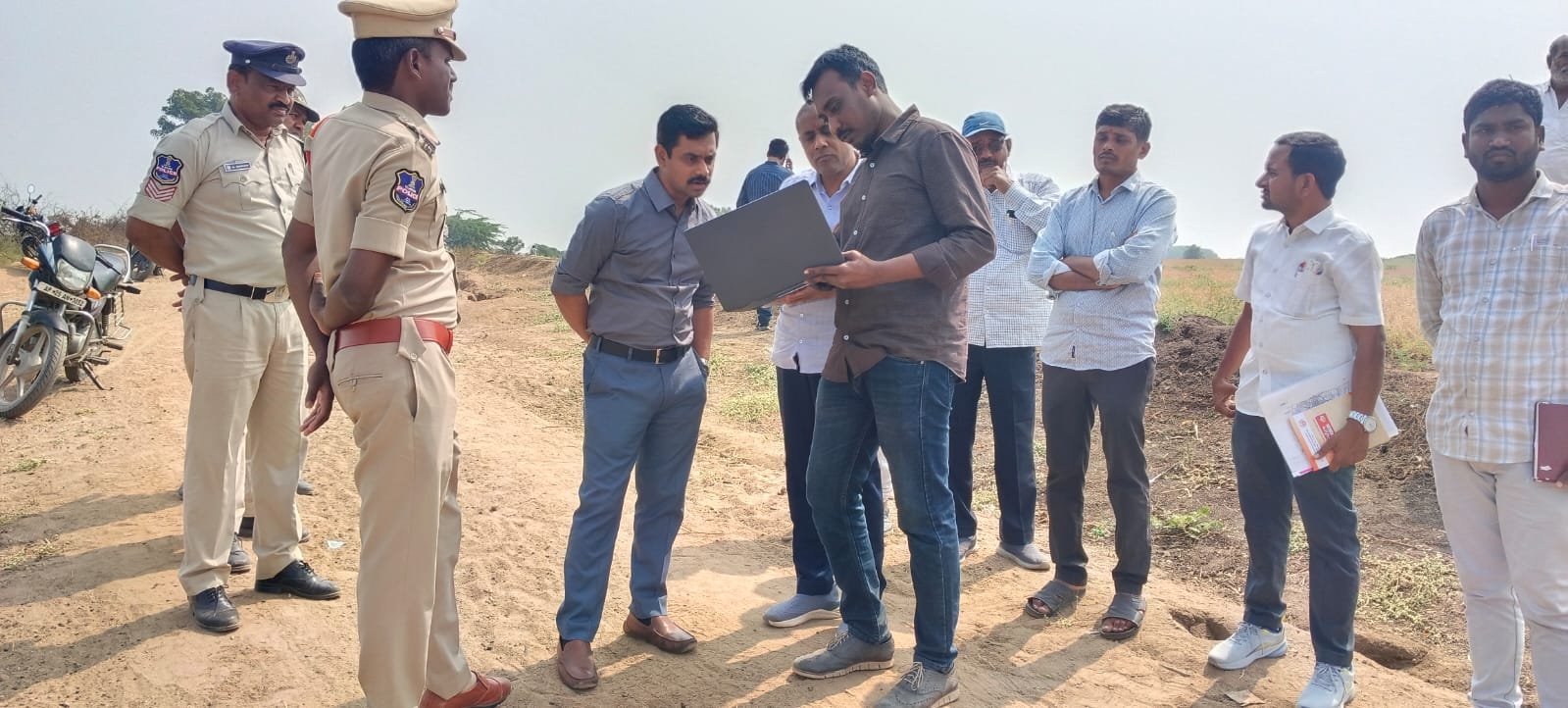 Sand supply to Indiramma's homes begins through MIV app