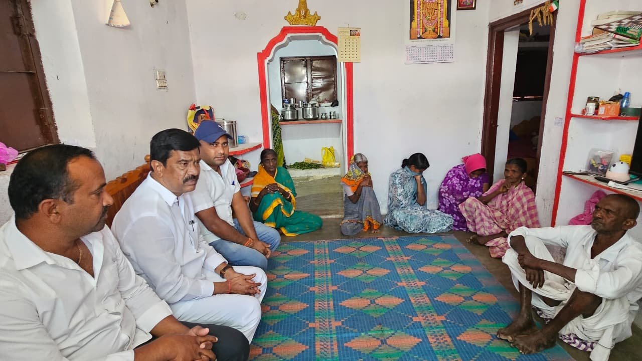 Former Minister MLA Prashanth Reddy visited several families