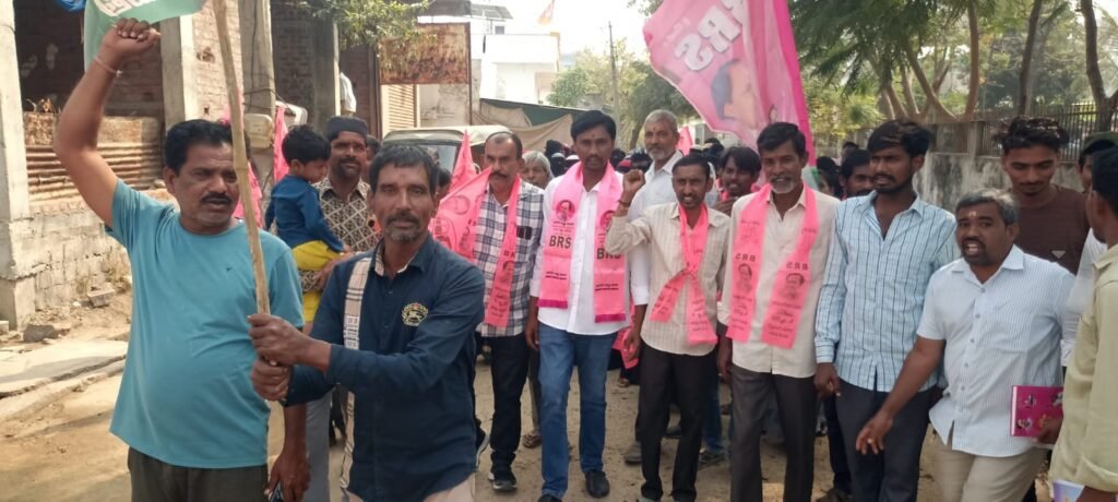 16వ వార్డులో బీఆర్ఎస్ అభ్యర్థి హరి శంకర్ విస్తృత ప్రచారం