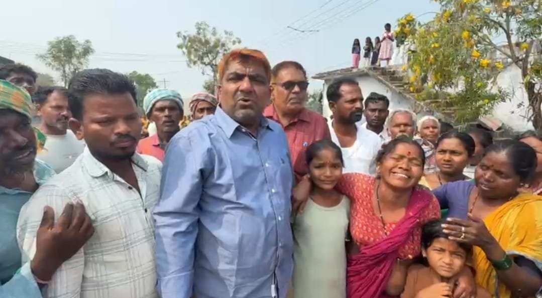 MIM city president Mir Ilyas Ali extends help to fire victim's family