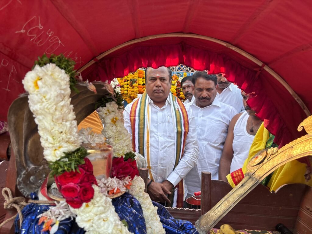 గాడి మాకుల రాజరాజేశ్వర స్వామి రథోత్సవంలో పాల్గొన్న రూరల్ ఎమ్మెల్యే భూపతి రెడ్డి