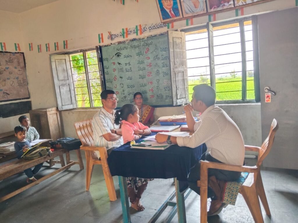 సాలంపాడులో అంగన్‌వాడీ కేంద్రం, ఓటరు జాబితా సవరణపై సబ్ కలెక్టర్ సమీక్ష