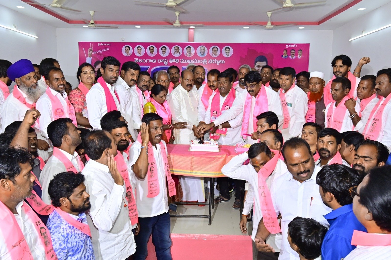 KCR's birthday celebrated in grand style at BRS party office