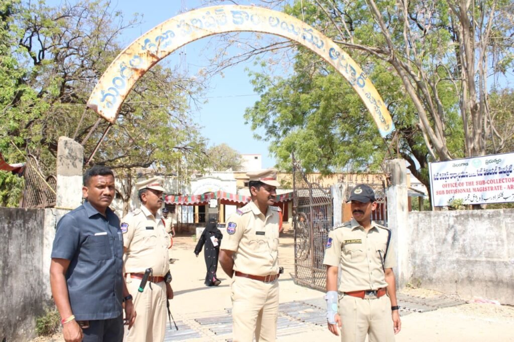 Police Commissioner monitors polling in Armur