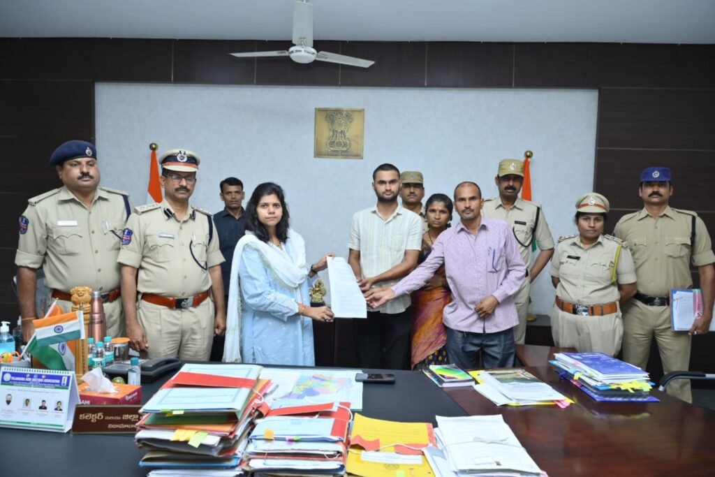 ఎక్సైజ్ కానిస్టేబుల్  గాజుల సౌమ్య సోదరుడికి ప్రభుత్వ ఉద్యోగం