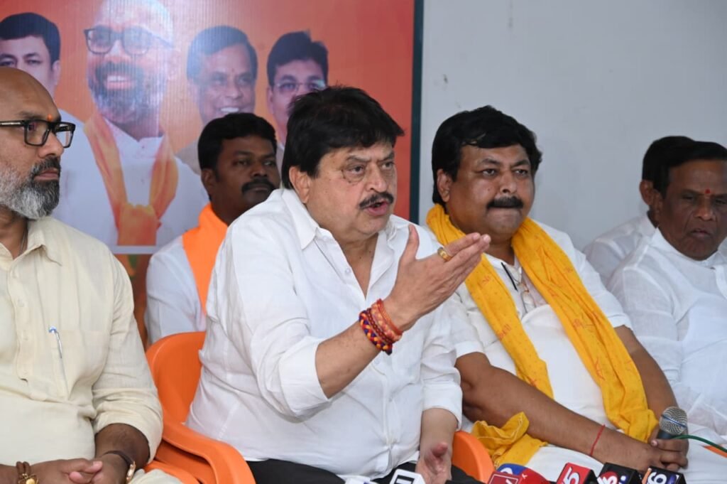 కేంద్ర నిధులతోనే తెలంగాణ అభివృద్ధి పథంలో దూసుకెళ్తుంది