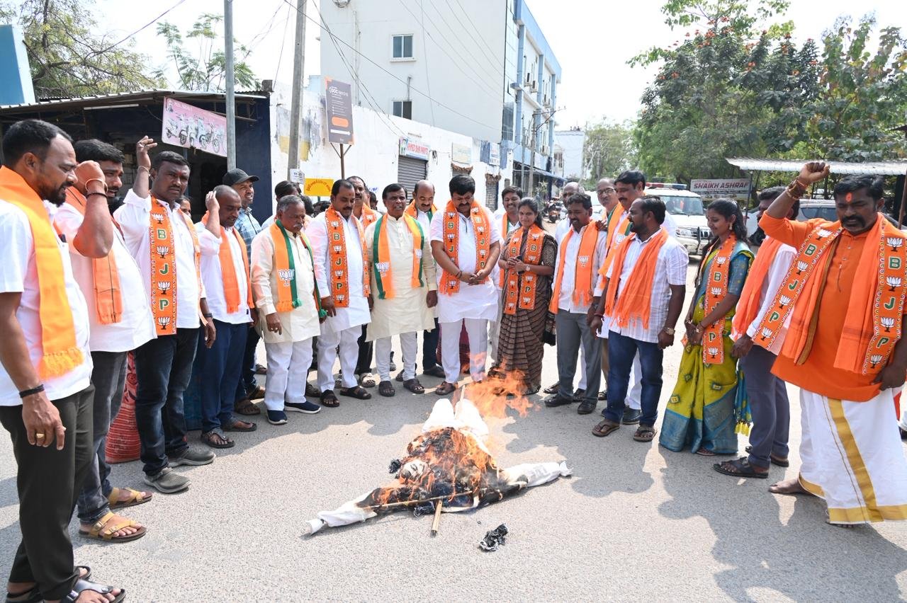 BJP-led CM effigy burnt