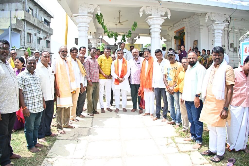 Urban MLA visits Vittaleshwara temples.