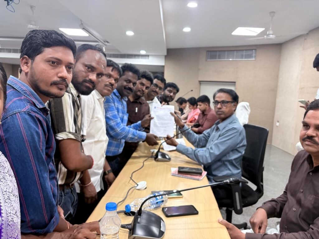 జర్నలిస్టులకు ఇండ్ల స్థలాలు కేటాయించాలి
