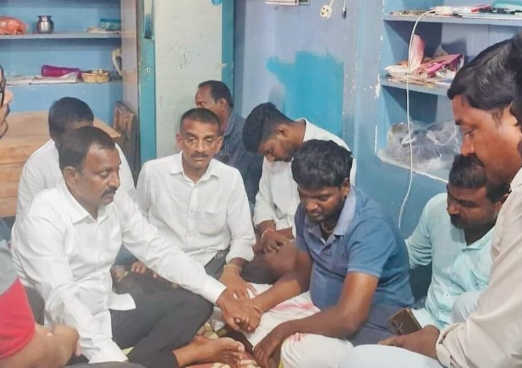 సర్పంచ్ పావని కుటుంబాన్ని పరామర్శించిన మానాల మోహన్ రెడ్డి