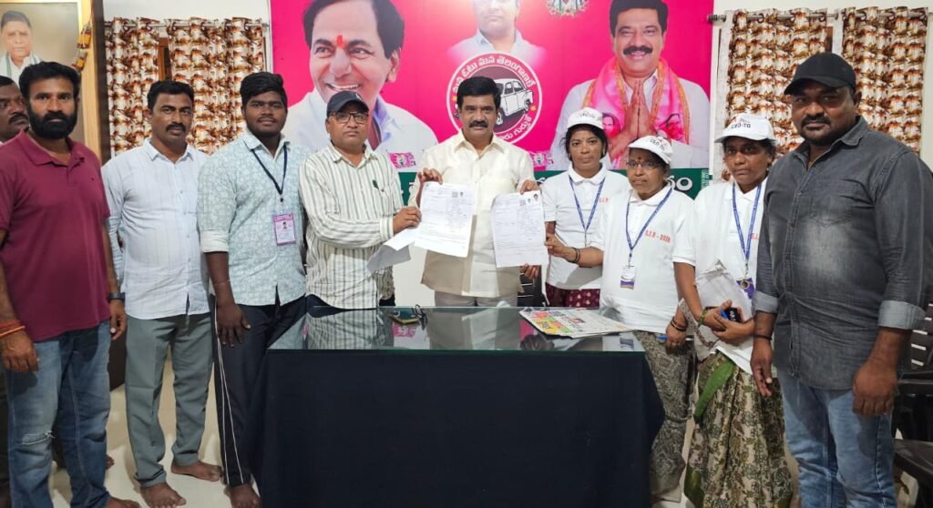 ప్రతి ఒక్కరు ఓటరు వివరాలను తప్పనిసరి సమర్పించాలి