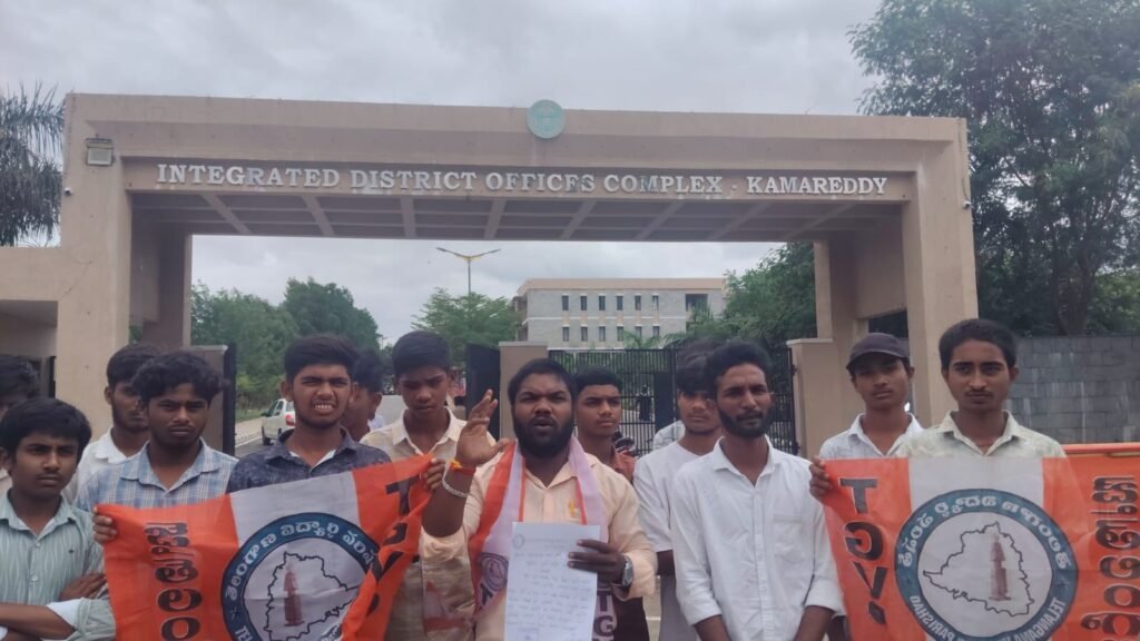 ప్రైవేటు పాఠశాలల దోపిడీపై చర్యలు తీసుకోవాలి