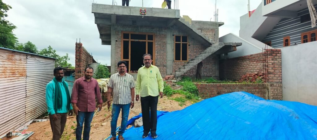 ఖండెబల్లార్ లో ఇందిరమ్మ ఇళ్ల నిర్మాణాల పరిశీలన