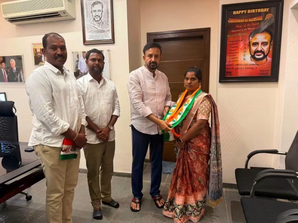 కాంగ్రెస్ పార్టీలో చేరిన ఉప్పల్వాయి గ్రామ సర్పంచ్