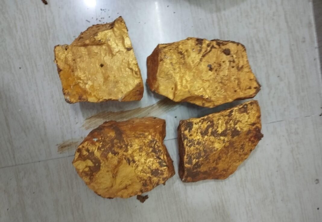 Fraud committed by coating gravel stones with gold instead of repaying the loan.