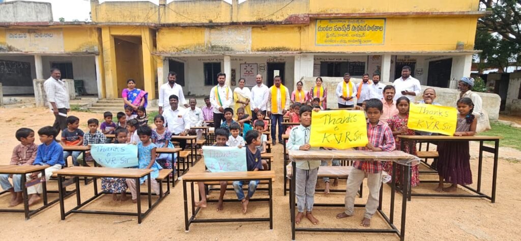 మండల పరిషత్ పాఠశాలకు డ్యుయల్ డెస్క్ బెంచీల పంపిణీ