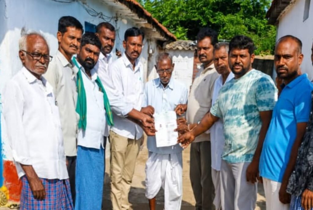 గుమ్మిర్యాలలో సీఎంఆర్ఎఫ్ చెక్కుల పంపిణీ