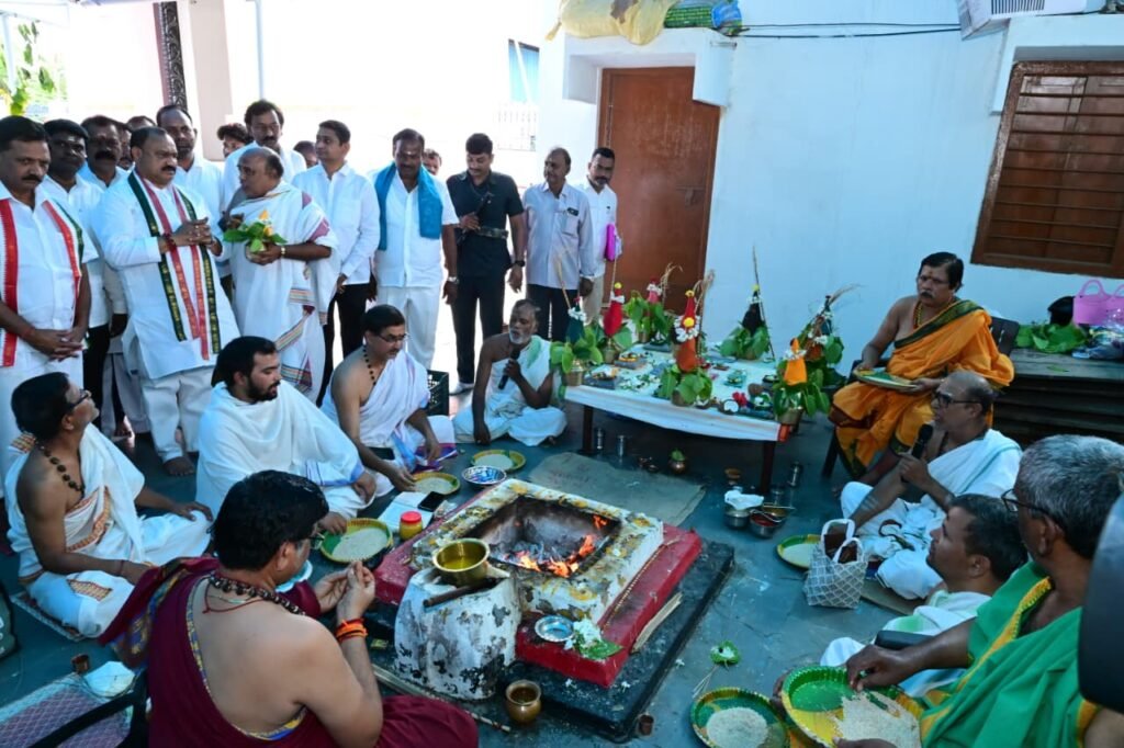 TPCC President performs special prayers at Umamaheswara Temple.