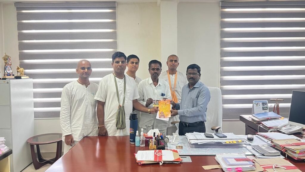 నగర మున్సిపల్ కమిషనర్‌కు జగన్నాథ రథయాత్ర ఆహ్వానం