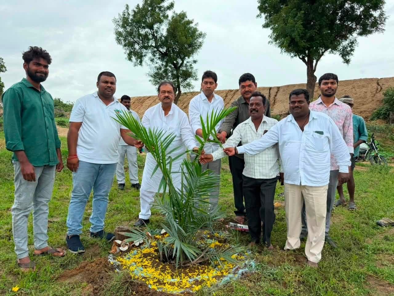 Farmers should move towards alternative crops.