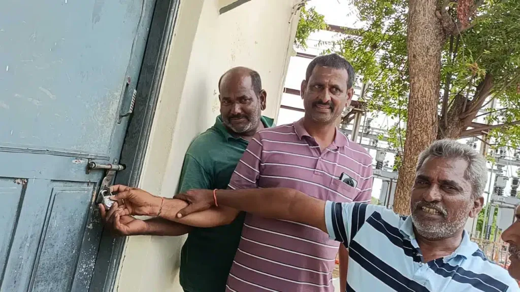 కరెంట్ కోతలపై అన్నదాతల అగ్రహం