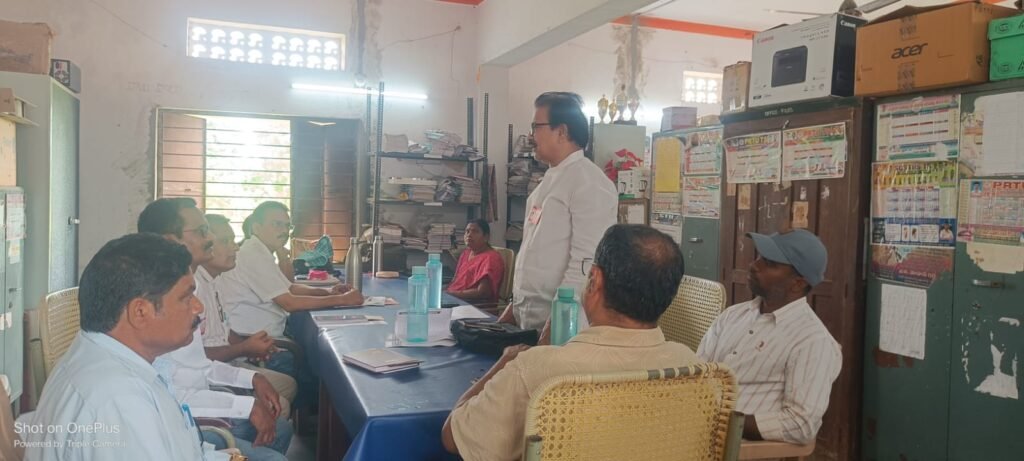 పీఆర్సీ అమలు చేసి, పెండింగ్ డీఏలు విడుదల చేయాలి