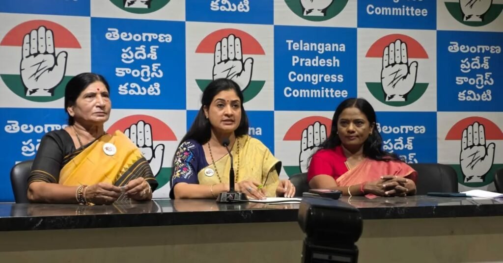 గాంధీ భవన్‌లో తెలంగాణ మహిళా కాంగ్రెస్ కార్యవర్గ సమావేశం