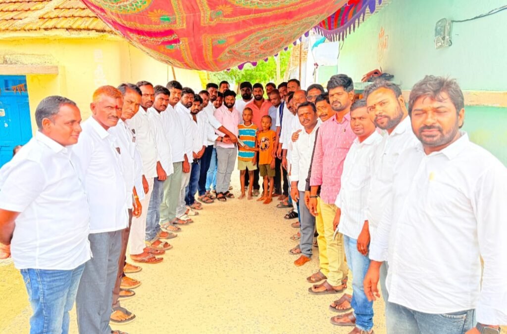 దివంగత సర్పంచ్ పావని కుటుంబానికి ఆర్థిక సహాయం