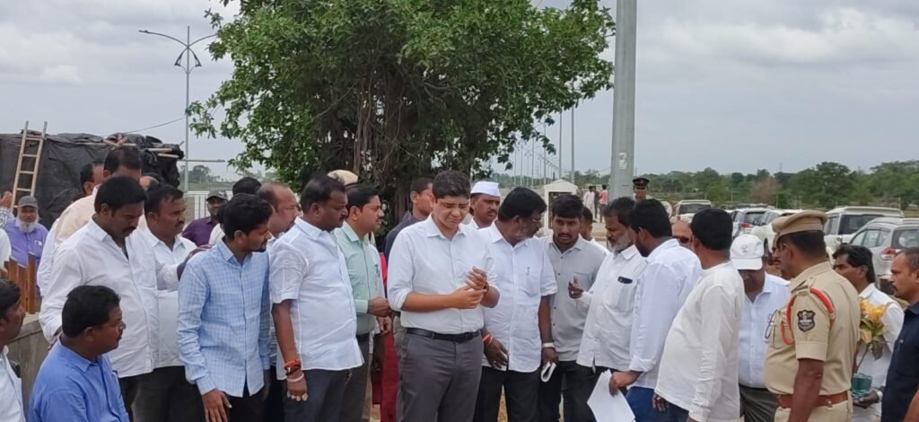 ఎల్లారెడ్డి మండలంలో జిల్లా కలెక్టర్ విస్తృత పర్యటన