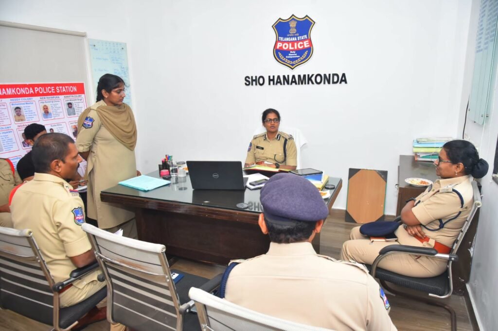 ప్రజల ఫిర్యాదులపై తక్షణమే స్పందించాలి