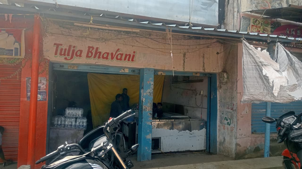 'Belt shop' business at Bichkunda central bus stand.