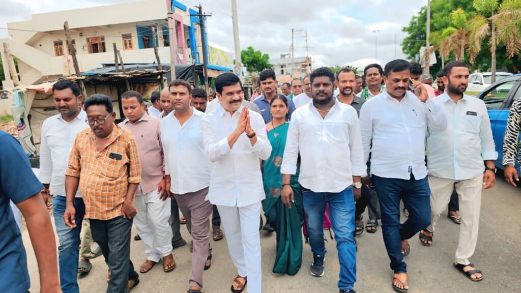 MLA Prashanth Reddy inaugurated the Gayatri Co-operative Bank.