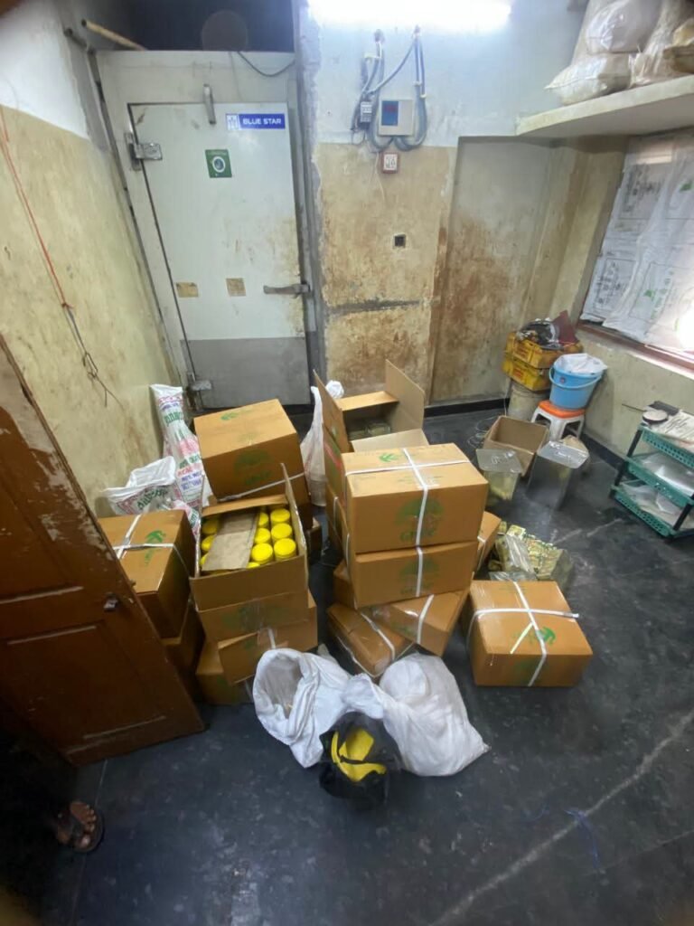850 kg of ghee seized