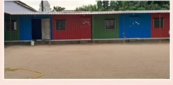 Teaching students in container rooms