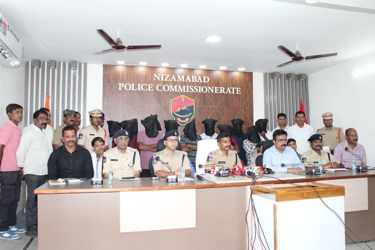 Country-made guns seized in Devakkapet forest area.