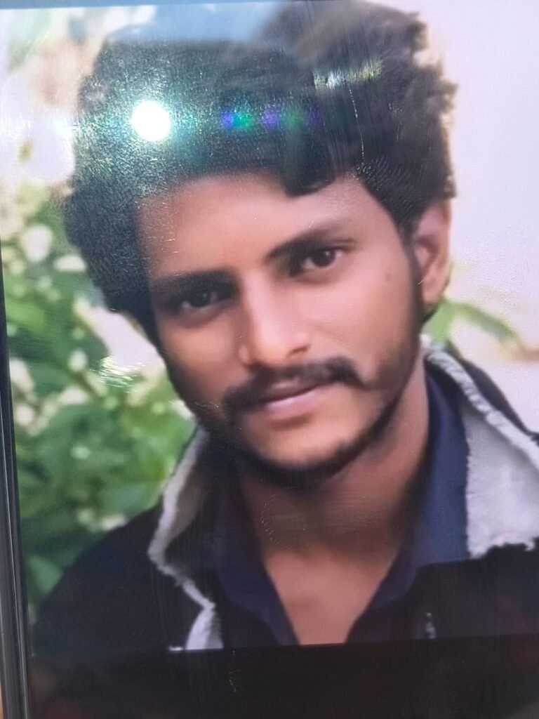 రోడ్డు ప్రమాదంలో యువకుడి మృతి