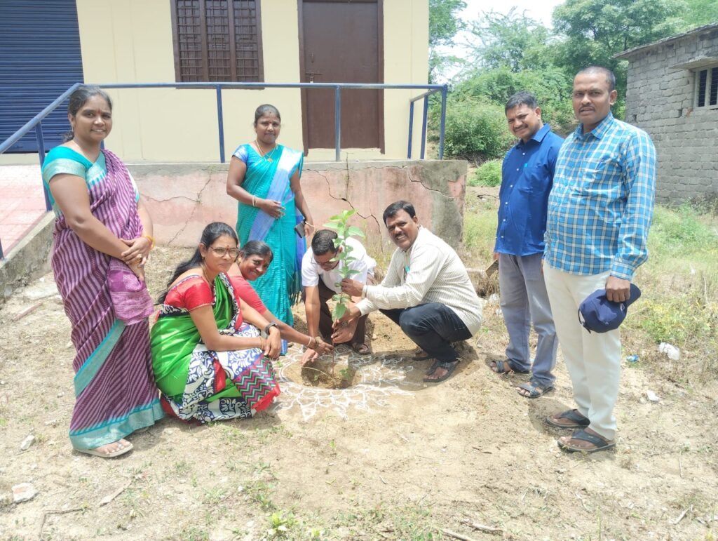 పర్యావరణ పరిరక్షణకై మొక్కలు నాటాలి
