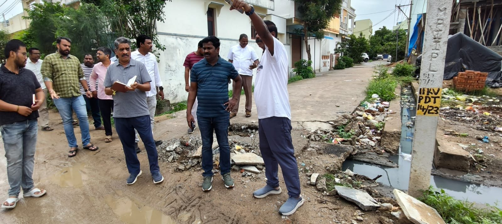 Municipal Commissioner conducts field inspections in the city.