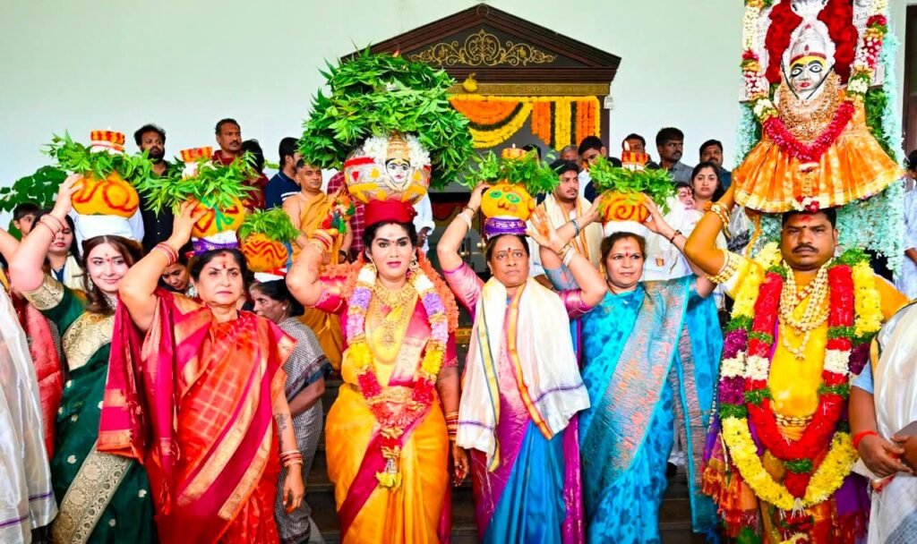 ప్రజా భవన్‌లో వైభవంగా నల్లపోచమ్మ బోనాల వేడుకలు