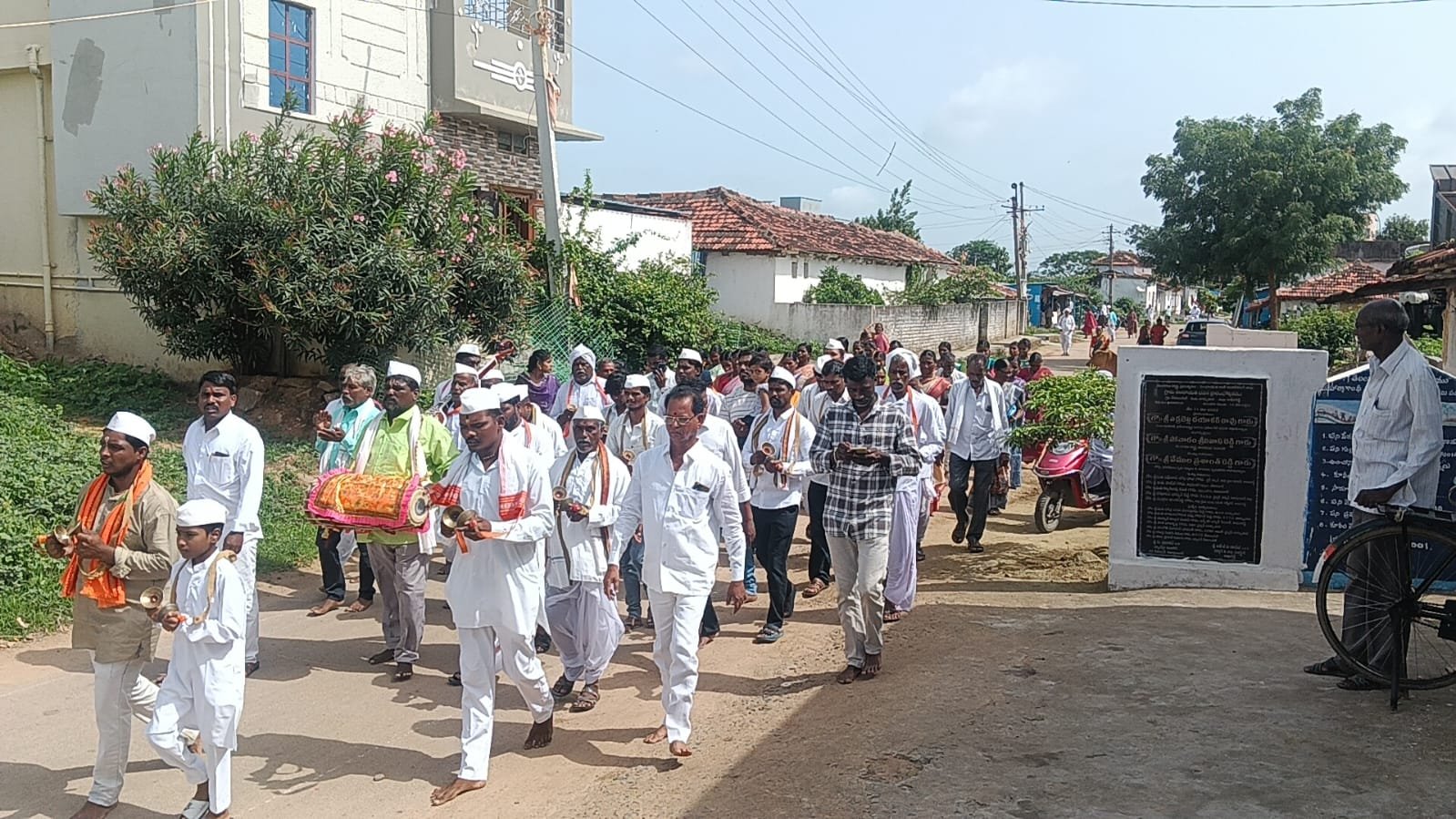 Devotees' foot pilgrimage from Desaipet to Bairapur Vittaleshwara Temple.