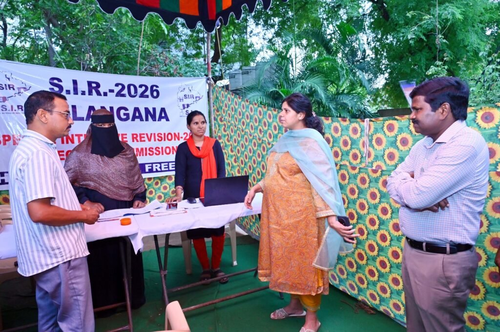 Help desks to assist voters
