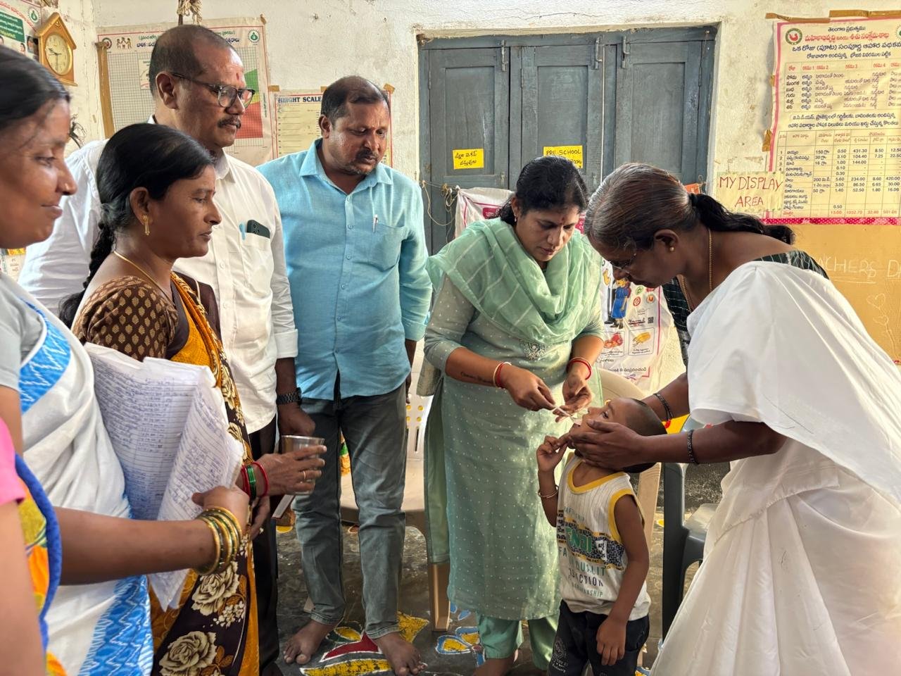 Distribution of Albendazole tablets to children