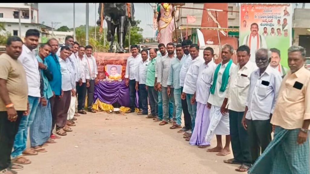 దివంగత సీఎం వైఎస్ఆర్ అందించిన సేవలు చిరస్మరణీయం