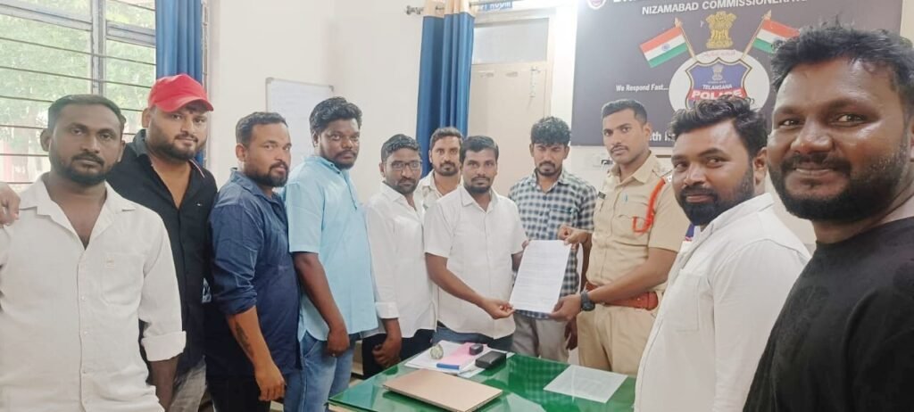 బీఆర్ఎస్ నాయకులపై యూత్ కాంగ్రెస్ నాయకుల ఫిర్యాదు