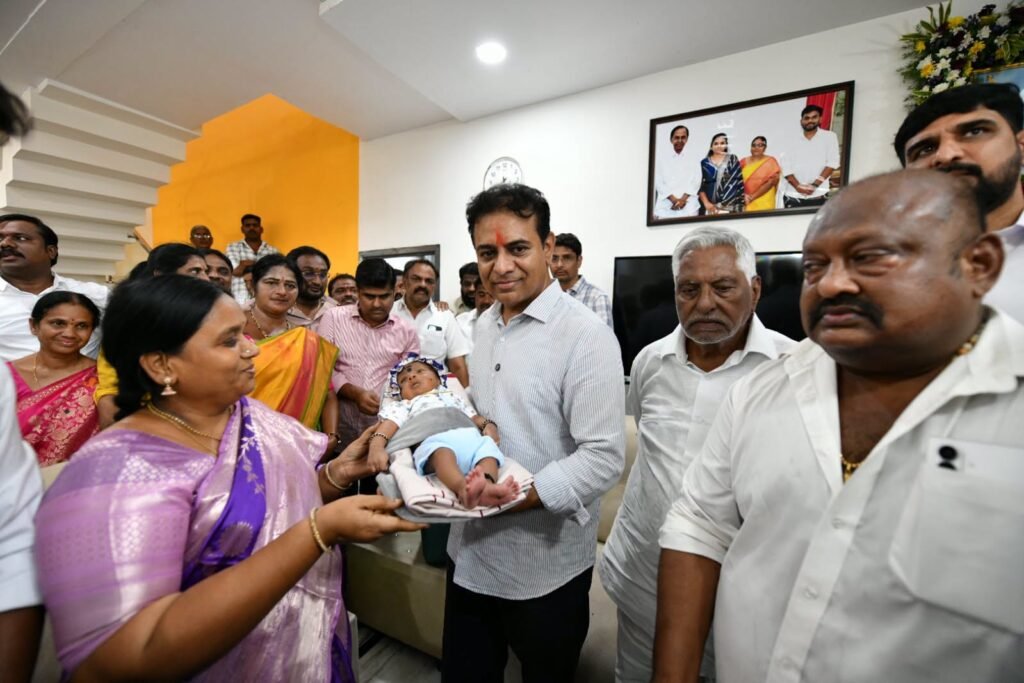 KTR calls on Constable Kishtaiah's family.