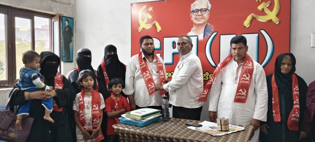 మైనార్టీలకు ప్రభుత్వం ఇచ్చిన హామీలను అమలు చేయాలి