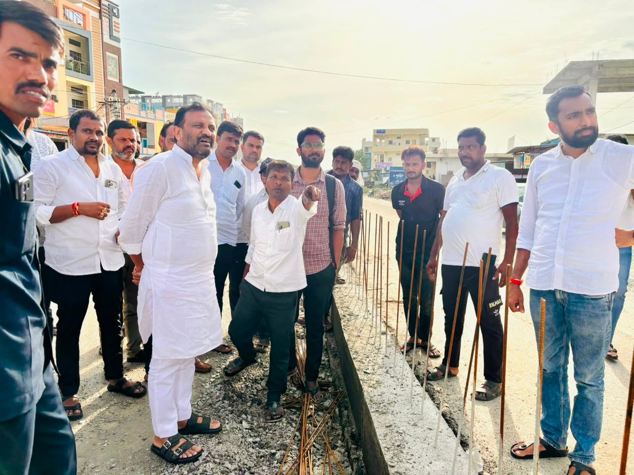 MLA inspects central lighting works.