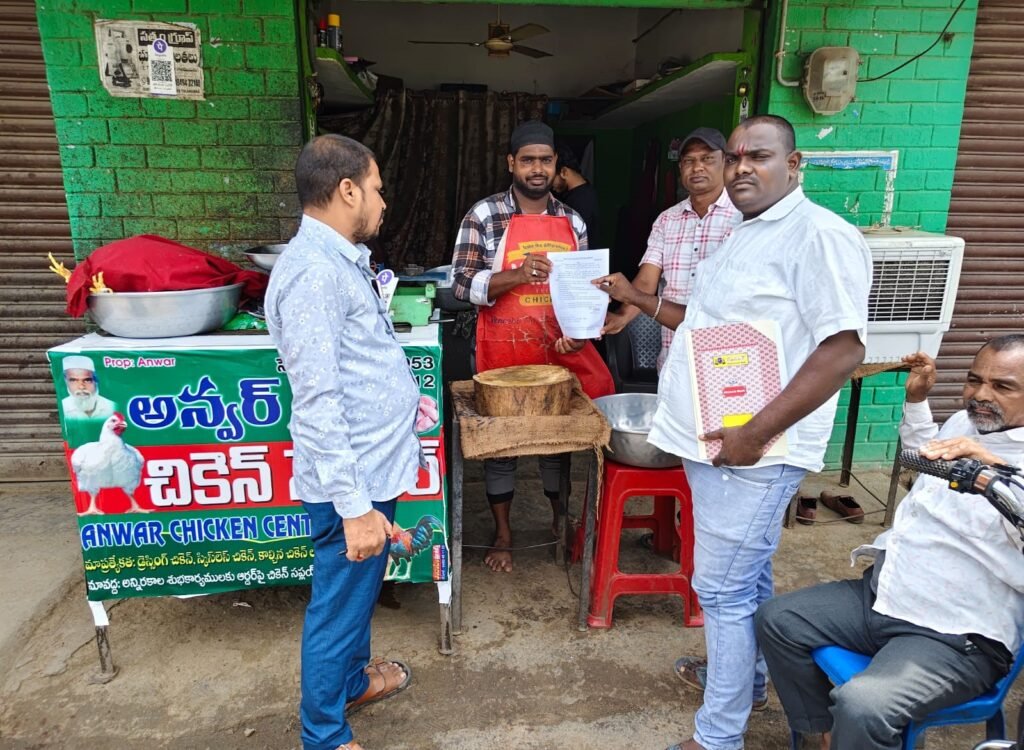 మటన్, చికెన్ సెంటర్లకు నోటీసుల జారీ