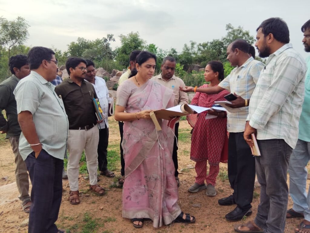తహసీల్దార్ నూతన కార్యాలయ నిర్మాణానికి స్థల పరిశీలన చేసిన డీఆర్ఓ గీత